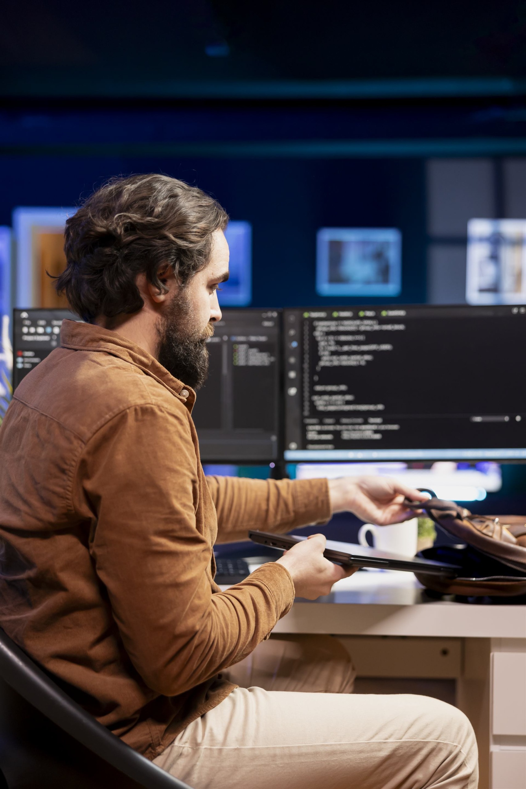 Profissional trabalhando com marketing digital