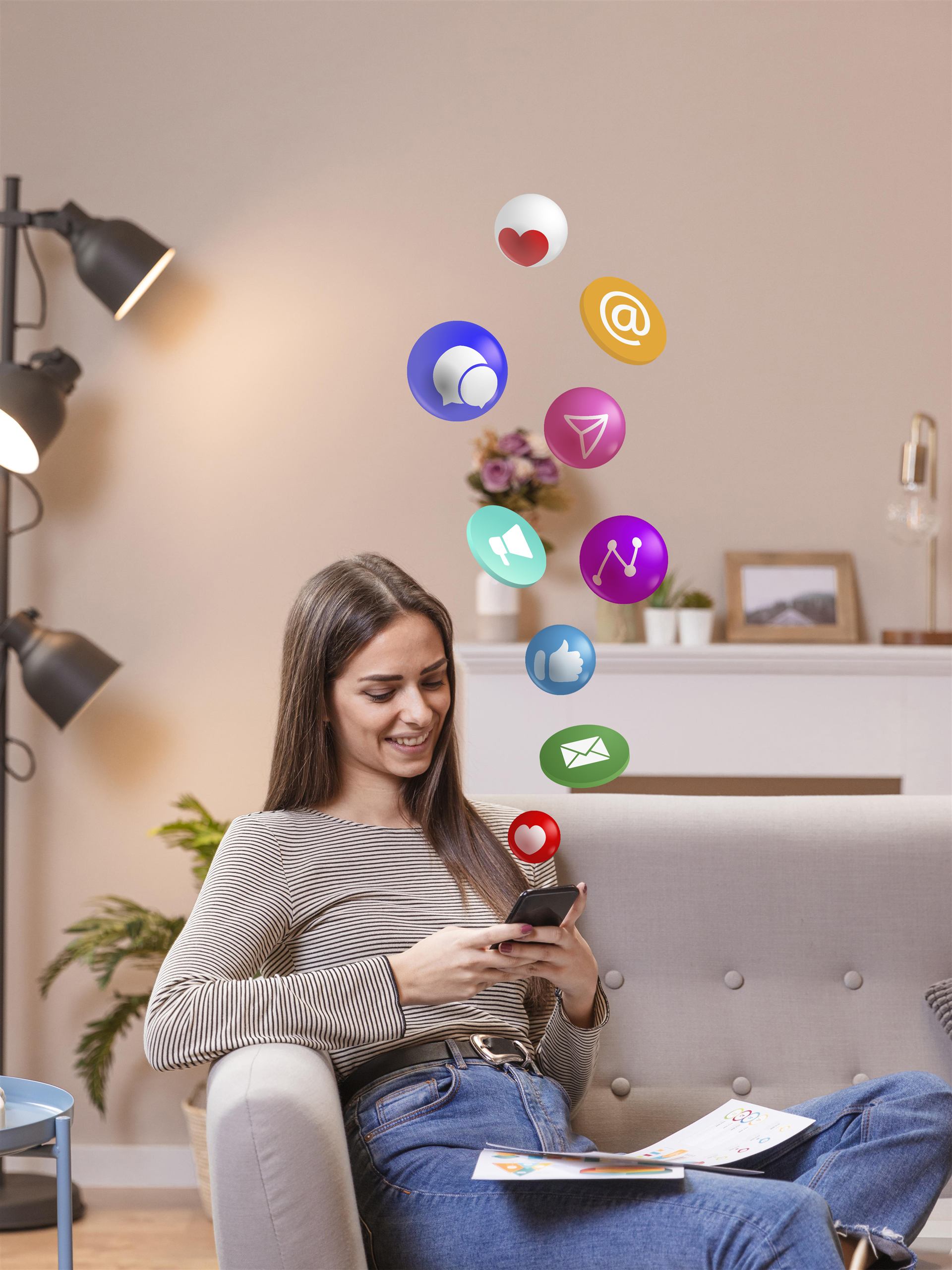 Conceito de marketing em redes sociais com aplicativos no celular